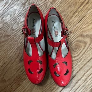 Clarks x Orla Kiely Bobbie Coral Orange T-bar Mary Janes Patent size 7